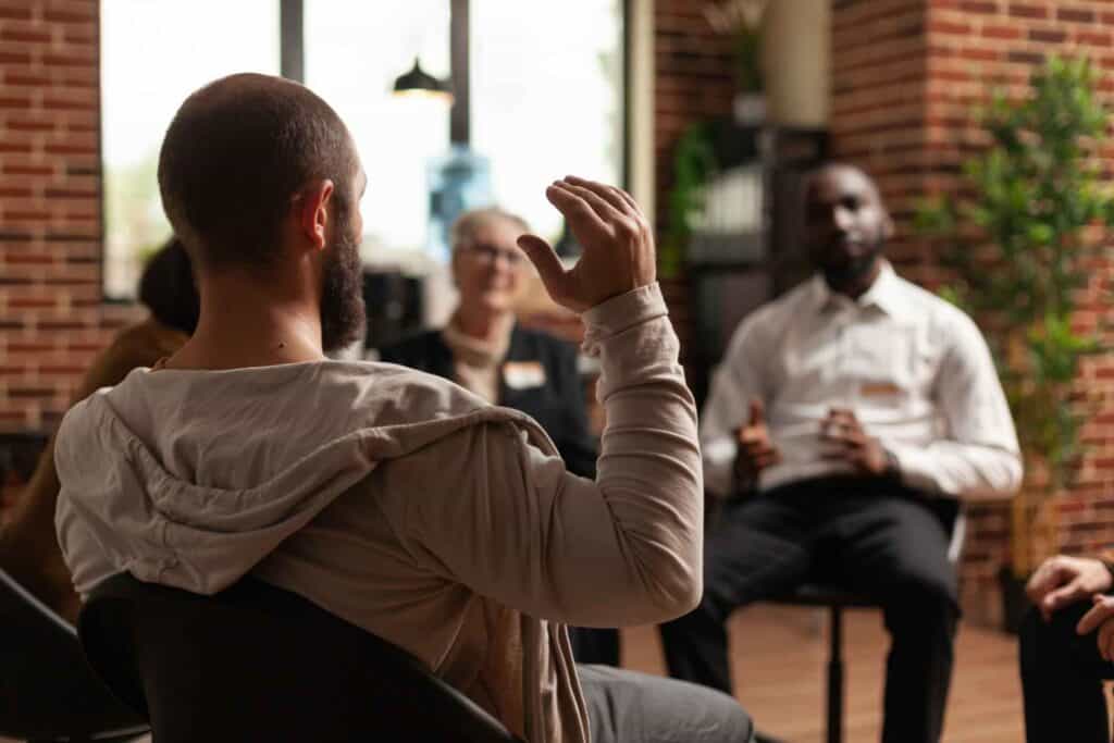 Alcohol withdrawal support group during addiction treatment